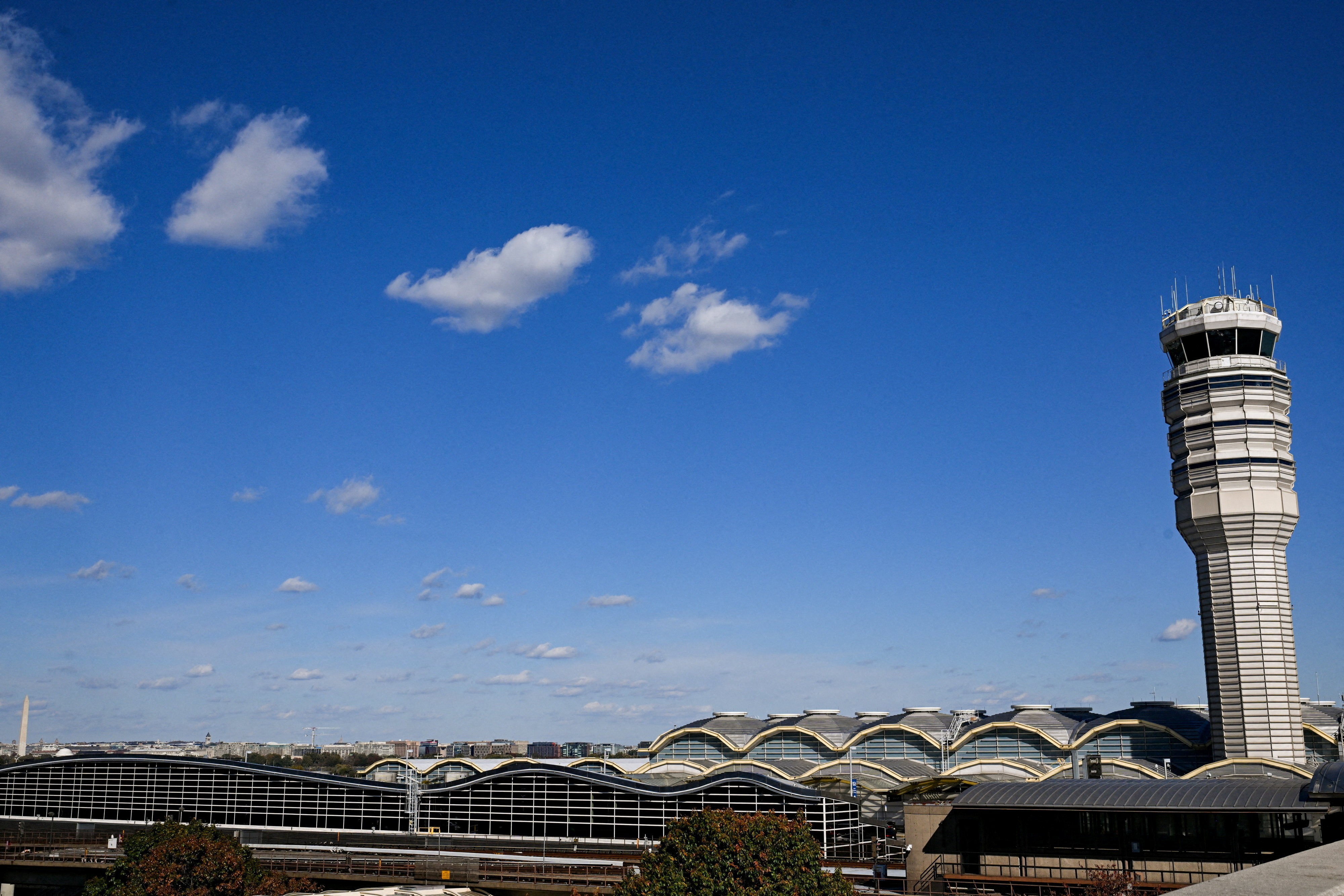 Ameaça de bomba em avião da United interrompe operações de aeroporto de Washington, nos EUA, diz agência