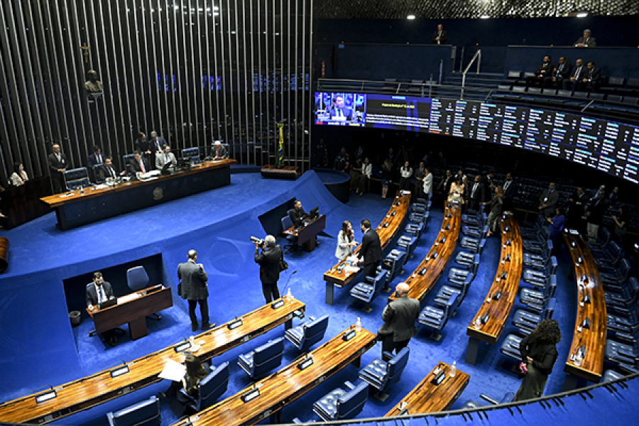 Senado aprova aumento do piso de professores acima da inflação com reajuste para temporários