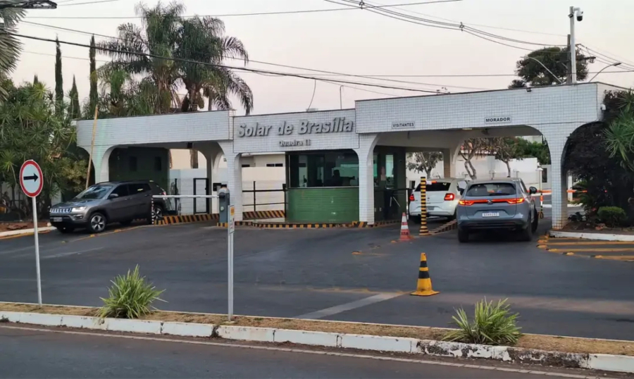 Moraes autoriza Bolsonaro a deixar prisão domiciliar para atendimento odontológico