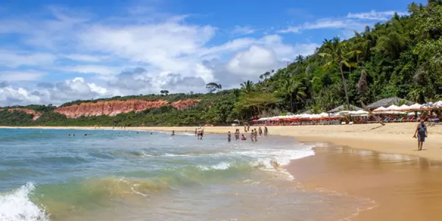 Inema alerta para quase 50 praias impróprias para banho na Bahia